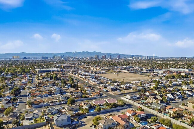 Building Photo - 5130 Amanda Ln