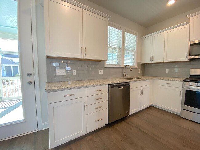 Building Photo - 354 Great Lawn Dr