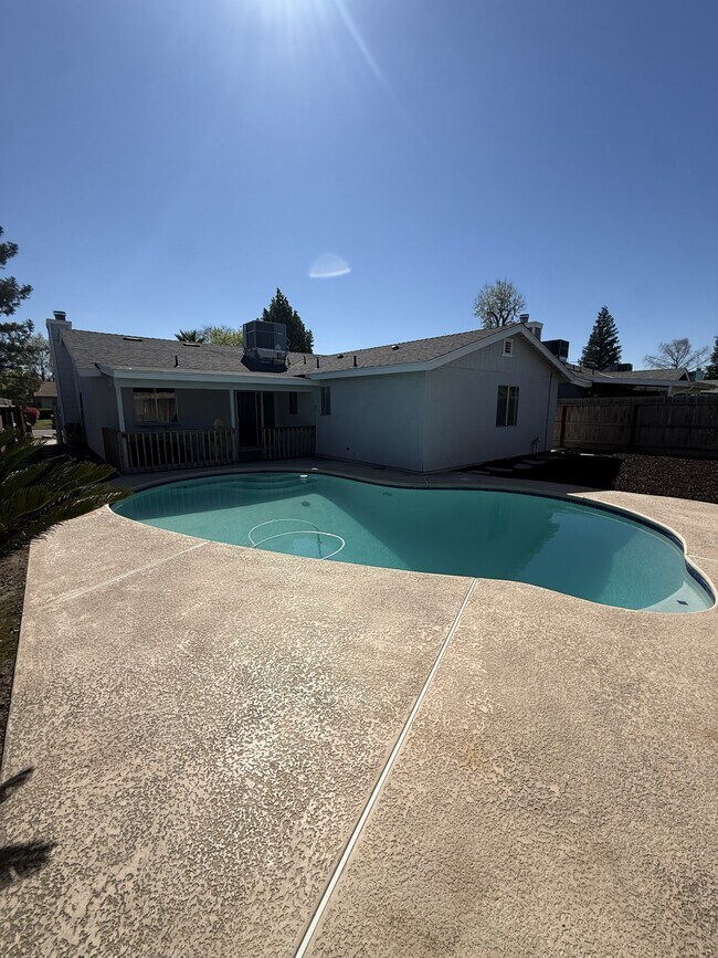 Building Photo - 4610 W Feemster Ave