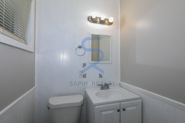 Building Photo - Move-In Special!  Move in on or before Nov...