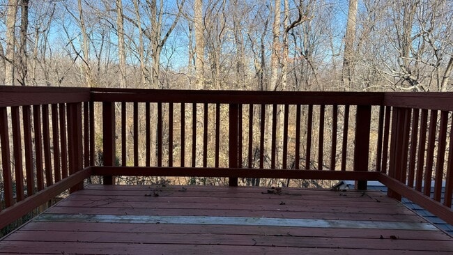 Building Photo - Three Bedroom Townhouse in River Oaks