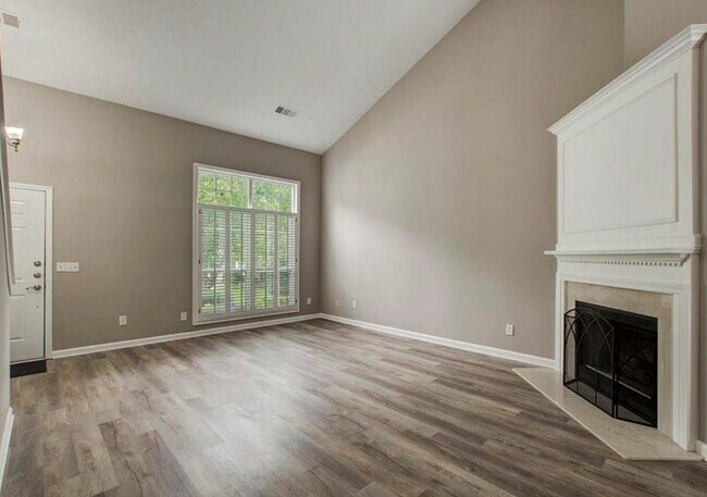 Building Photo - 3321 Serenade Ct