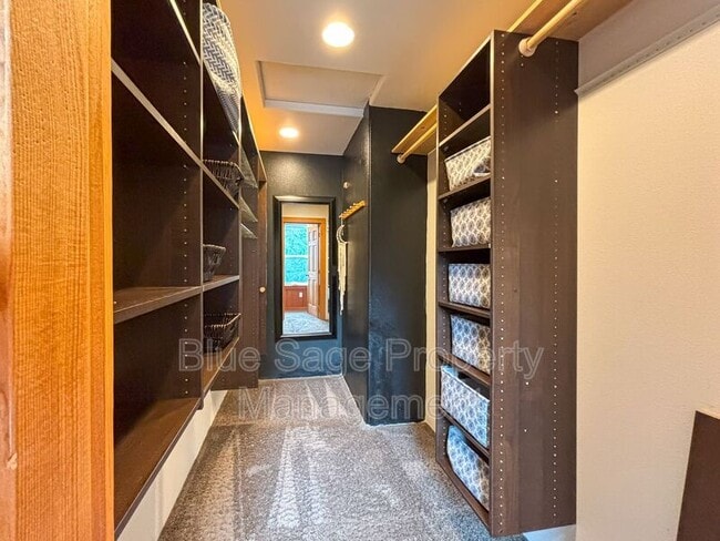 Building Photo - 241896 US-101