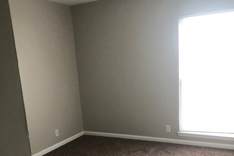 Building Photo - 370 Wallace Rd