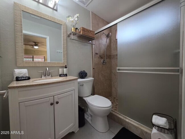 Building Photo - 1362 E 10th St