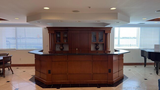 Building Photo - 1801 N Flagler Dr