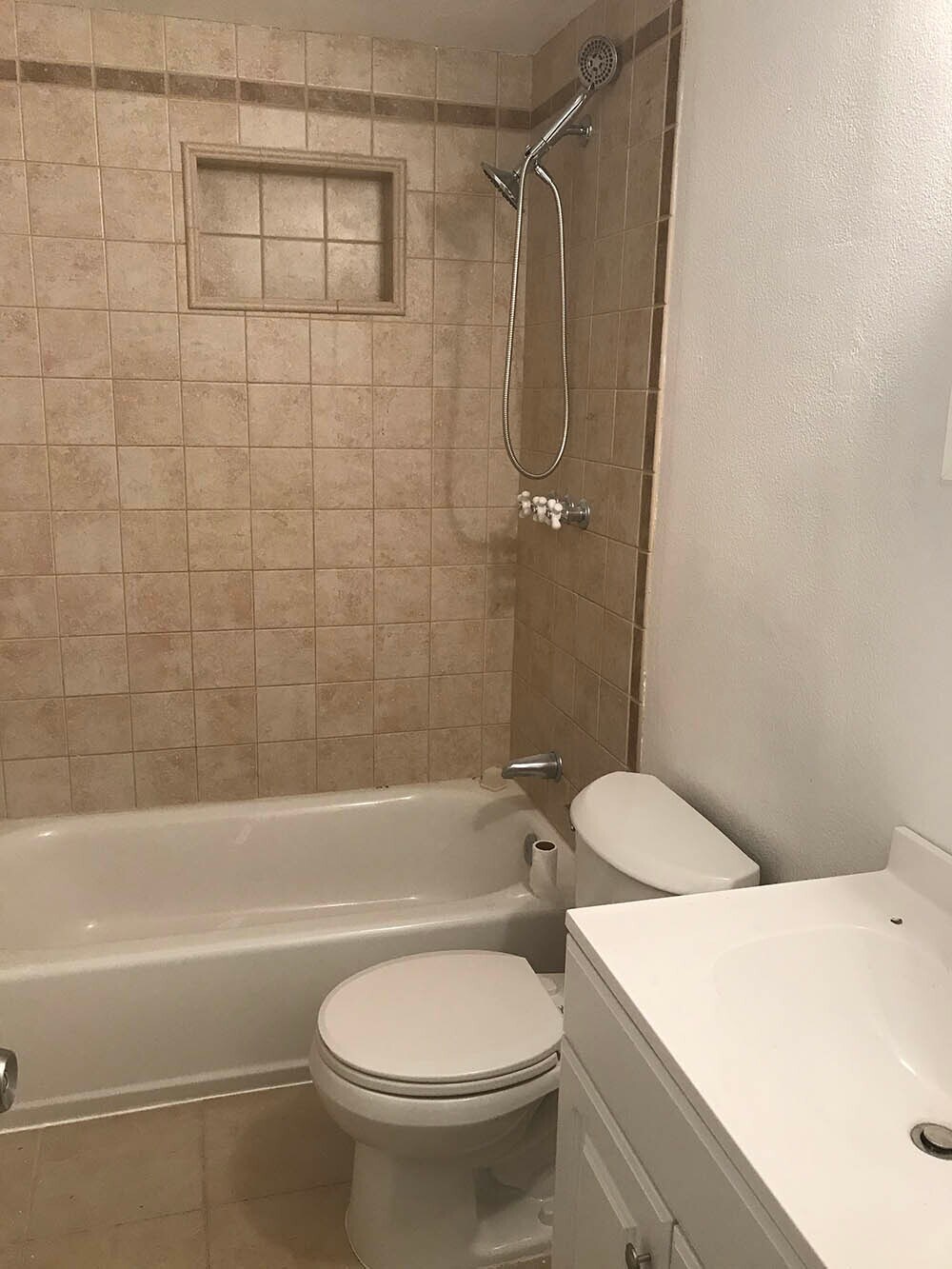 Bathroom - 1304 W Lakeland Dr