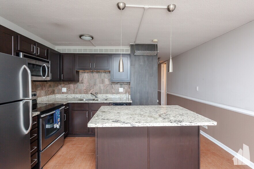 Building Photo - 2728 N Hampden Ct