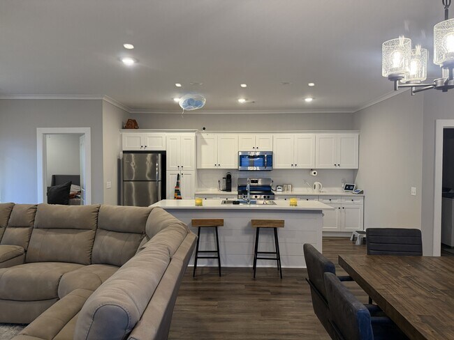 Building Photo - 210 Bottlebrush Walk