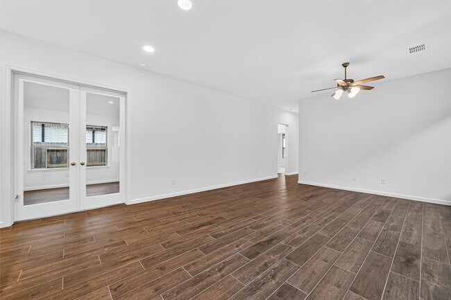 Building Photo - 407 Big Pne Trl