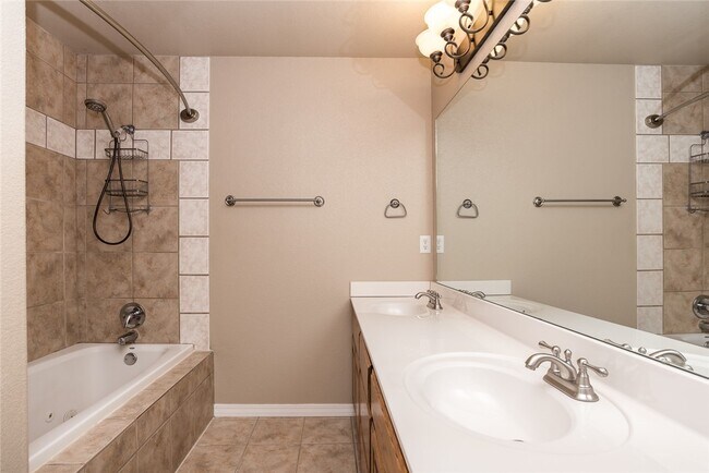 Building Photo - 5 Wreston Ln