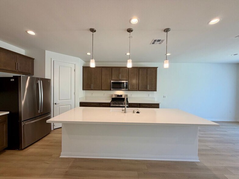 Building Photo - 21600 Thomas Ct