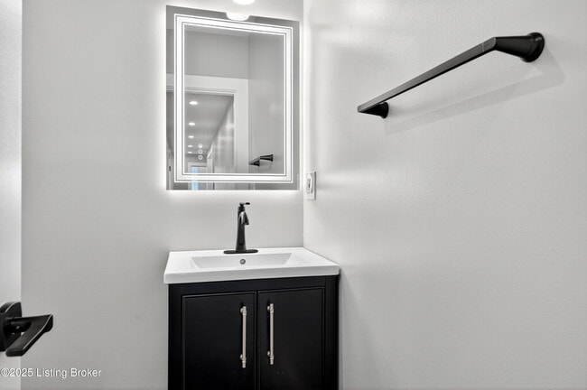 Building Photo - 1529 W Market St