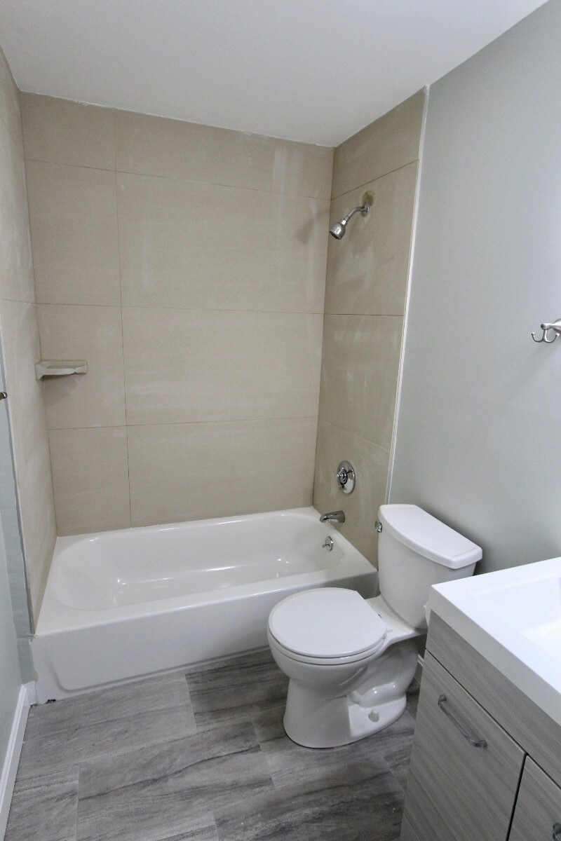 Building Photo - 94 E Cottage St