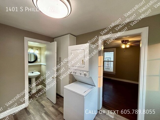 Building Photo - 1401 S Phillips Ave