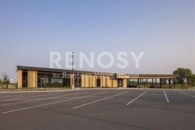 Building Photo - Available Now 2 Bedroom 1 Bath Condo in Fridley