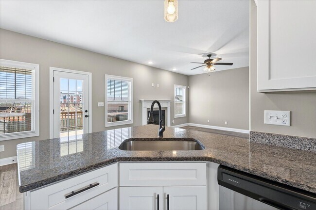 Building Photo - Pet Friendly Four Bedroom with Bonus!