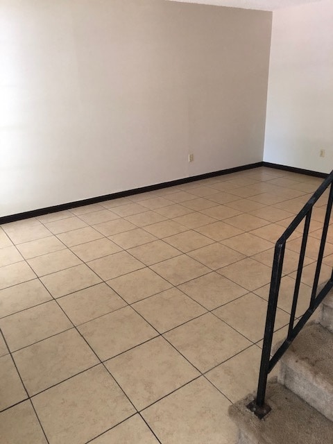 Building Photo - 1242 Park Dr