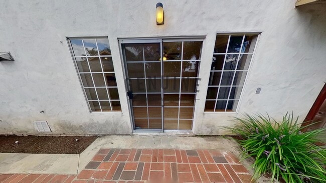 Building Photo - Coming Soon: 2 Story 4Bd 3Ba Eastside Costa Mesa Home