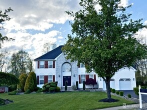 Building Photo - 22 Arbutus Way