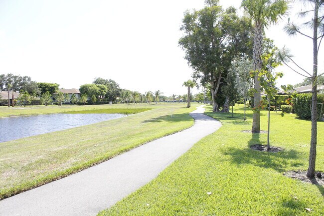 Building Photo - 5620 Queen Palm Ct