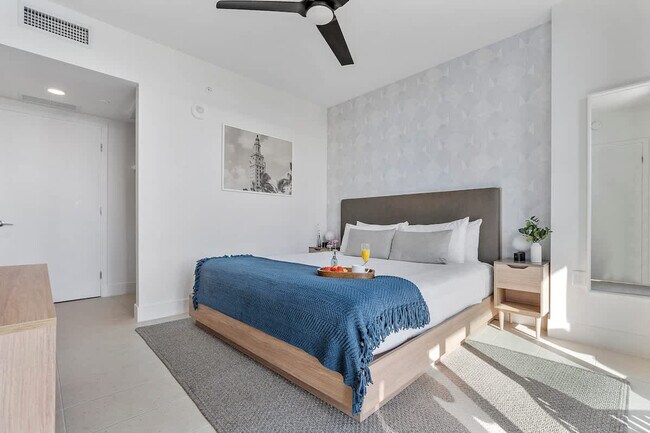 Building Photo - 601 NE 1st Ave