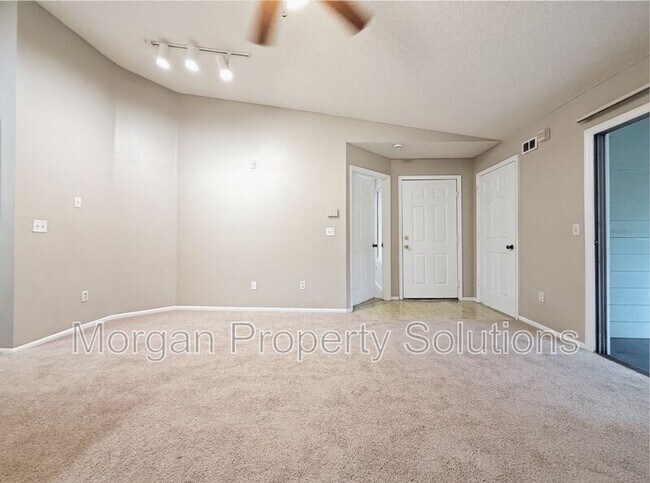 Building Photo - 5112 Park Central Dr