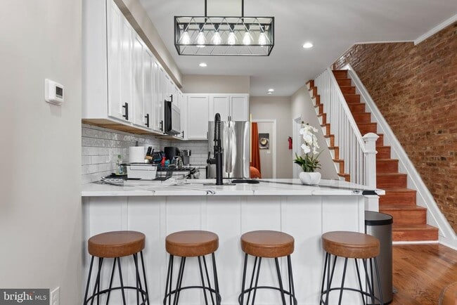 Building Photo - 2235 E Chase St