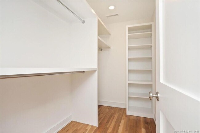 Building Photo - 50 Oak St