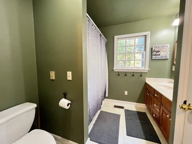 Building Photo - Life Just Got Better.-MONTH TO MONTH LEASE...
