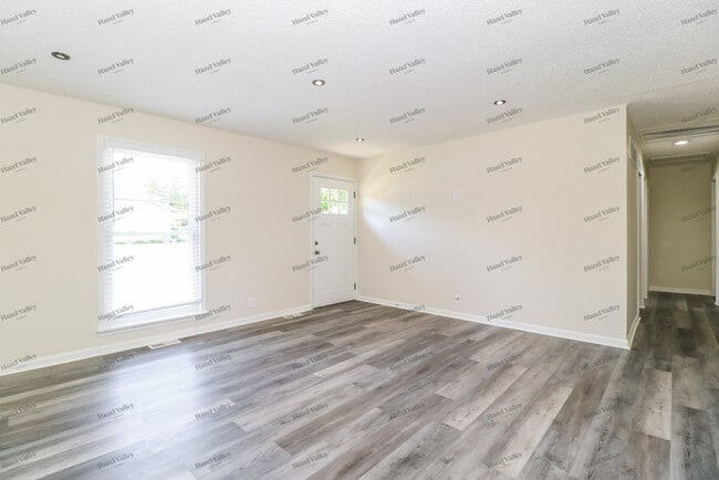 Building Photo - 2238 Outlook Dr
