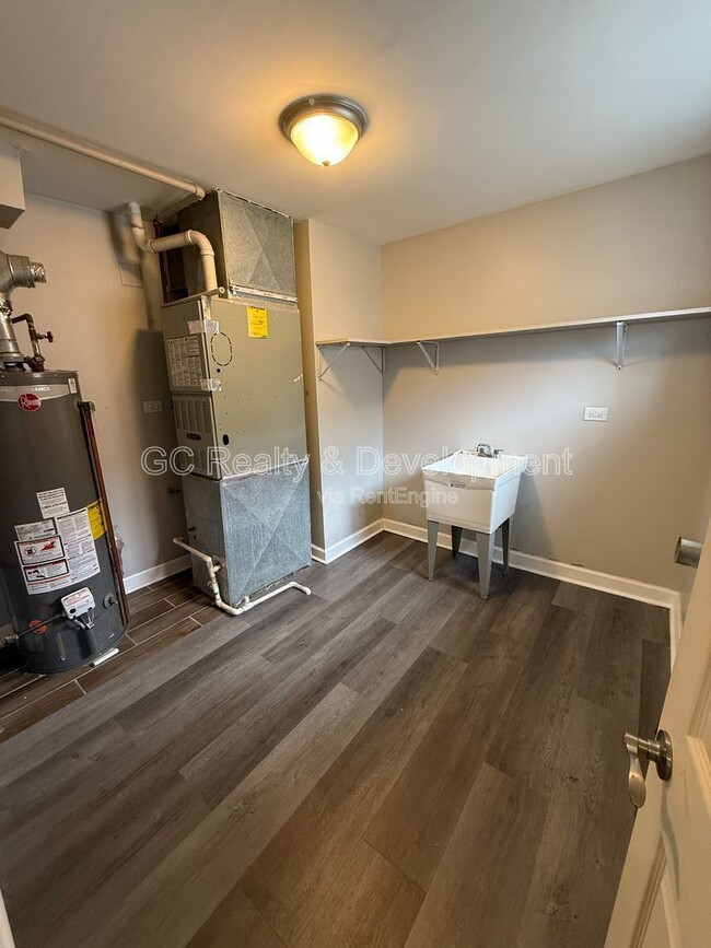 Building Photo - 9110 S Essex Ave