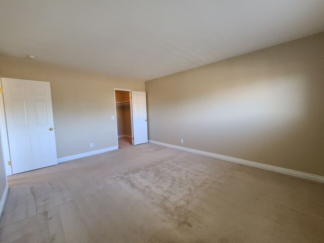 Building Photo - 2 Bedroom Condo in El Cajon with AC!