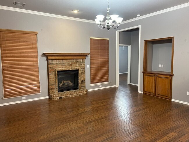 Building Photo - (3) Bed/(2) Bath + Study and Safe Room in ...