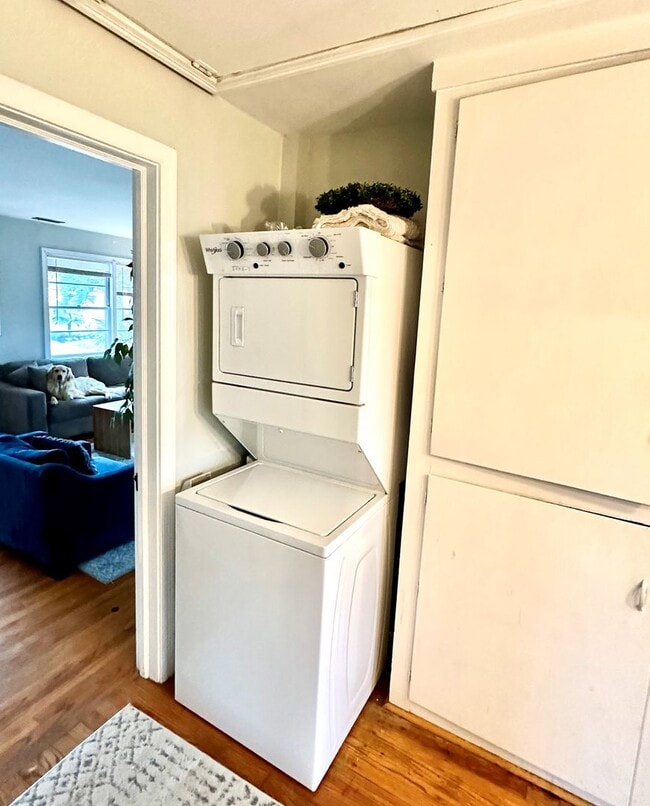 Building Photo - 2 Bedroom | 1 Bathroom Home – Downtown Charleston - Available January 1!