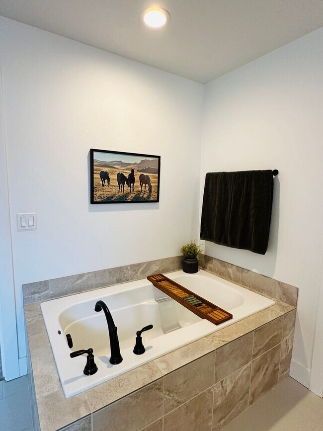 Building Photo - Charming Newer Ridgefield Home with Upgrades Throughout