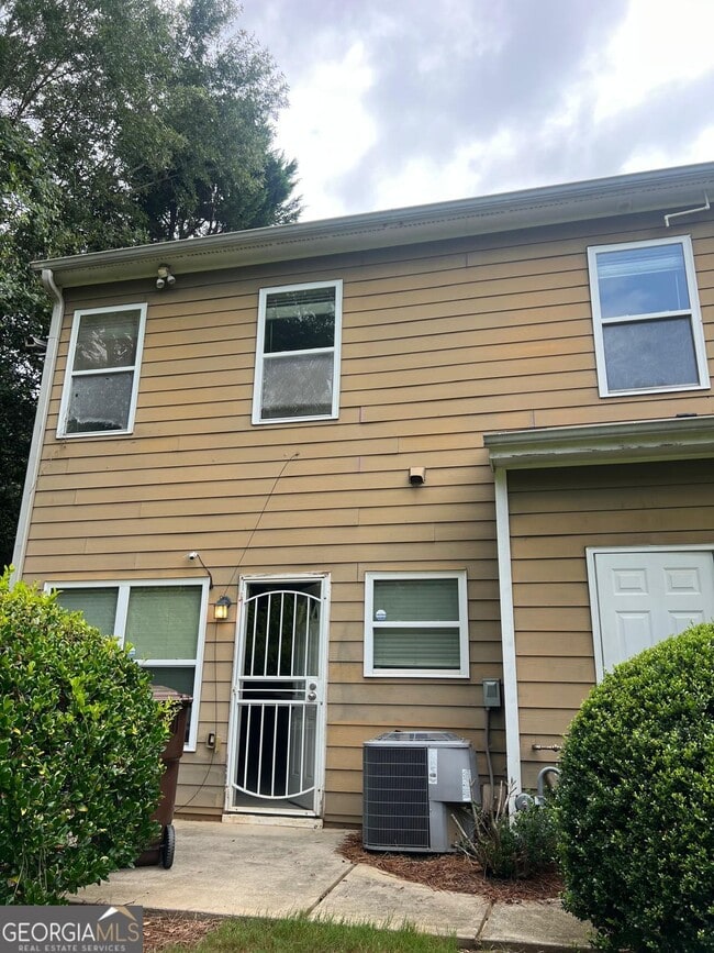 Building Photo - 585 McWilliams Rd SE