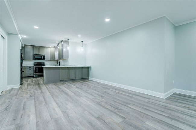 Building Photo - 138 S Union St