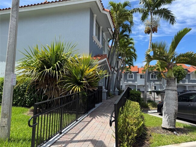 Building Photo - 11667 NE 18th Dr