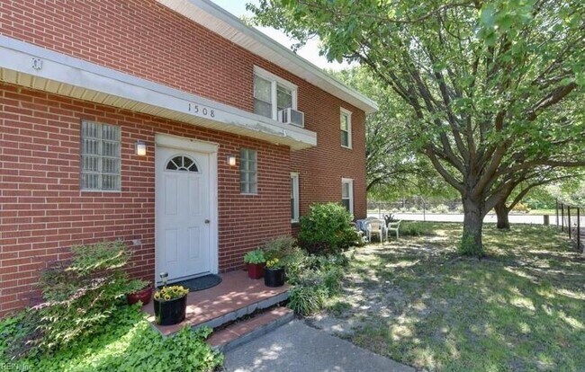 Building Photo - 1508 W Ocean View Ave