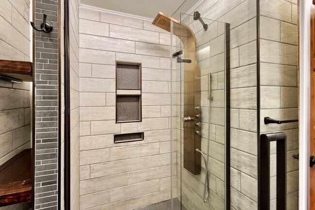 Building Photo - Outstanding Heritage Greens residence that features a spacious and airy layout that blends tradit...