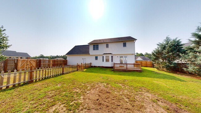 Building Photo - 4 Bedrooms in Sought After Neighborhood & ...