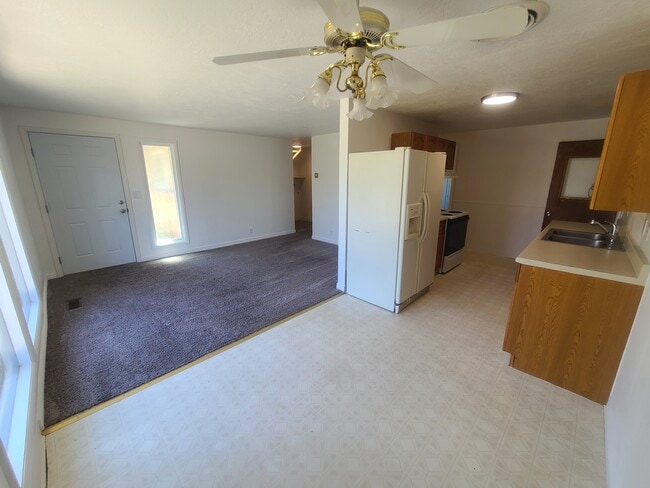 Building Photo - 117 Ranch Dr