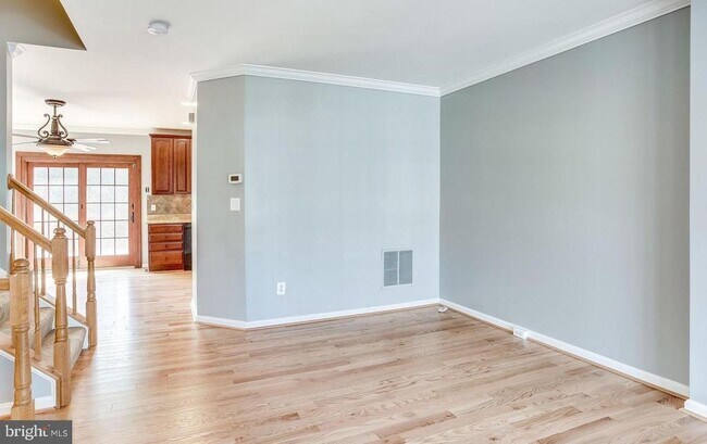 Building Photo - 25242 Dunvegan Square