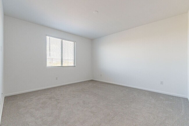Building Photo - Pending/ Rented - New Mattamy Home!