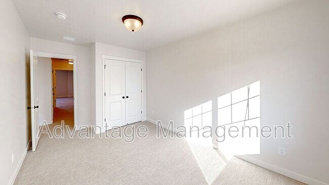 Building Photo - 318 W 2280 S