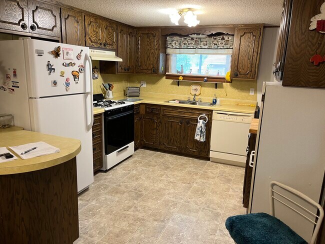 Kitchen - 1101 34th Ave N