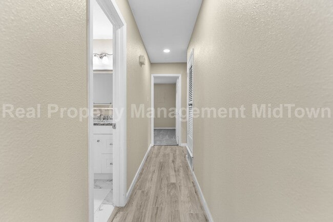 Building Photo - 2801 Plaza St