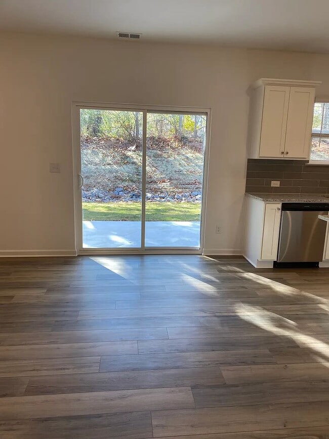 Building Photo - 514 Madison Lakeview Dr