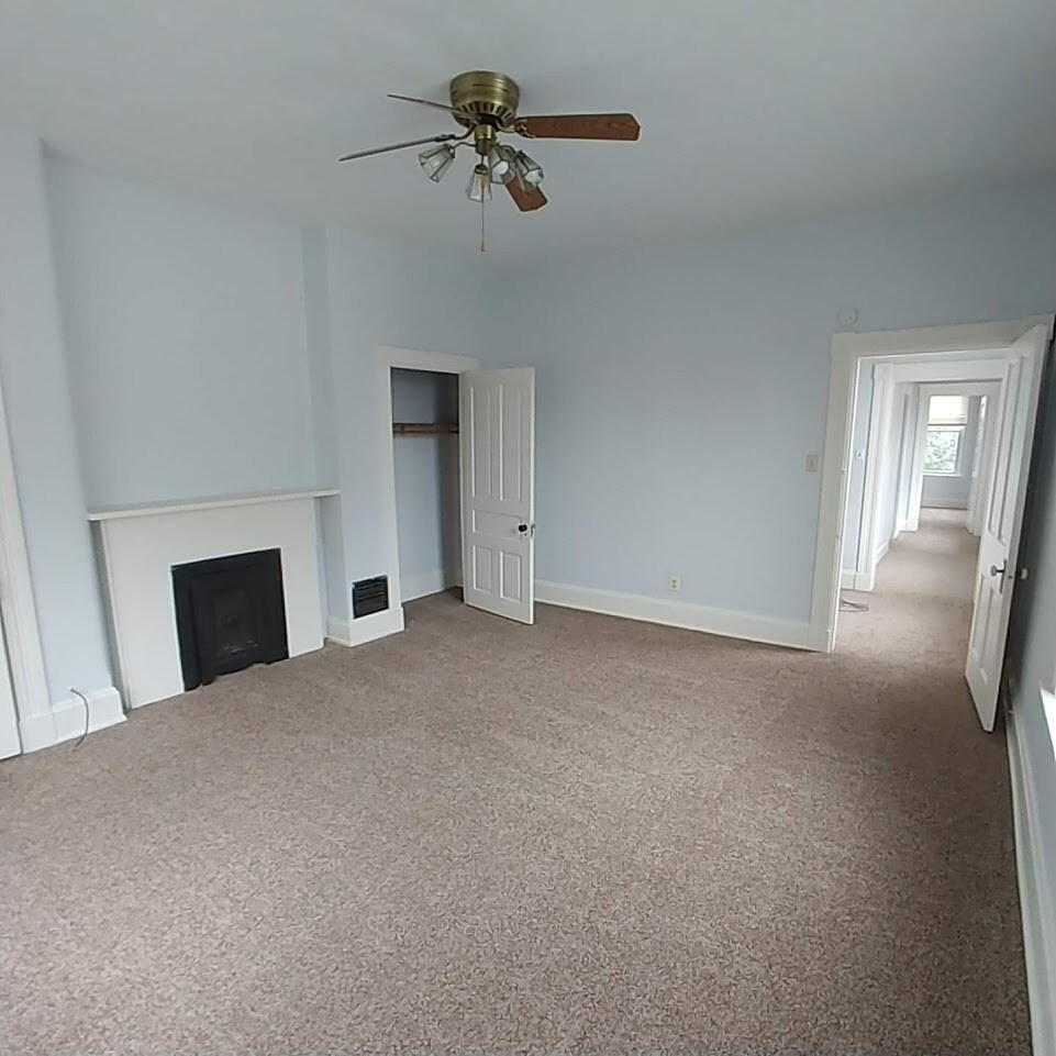 Building Photo - 559 E Epworth Ave